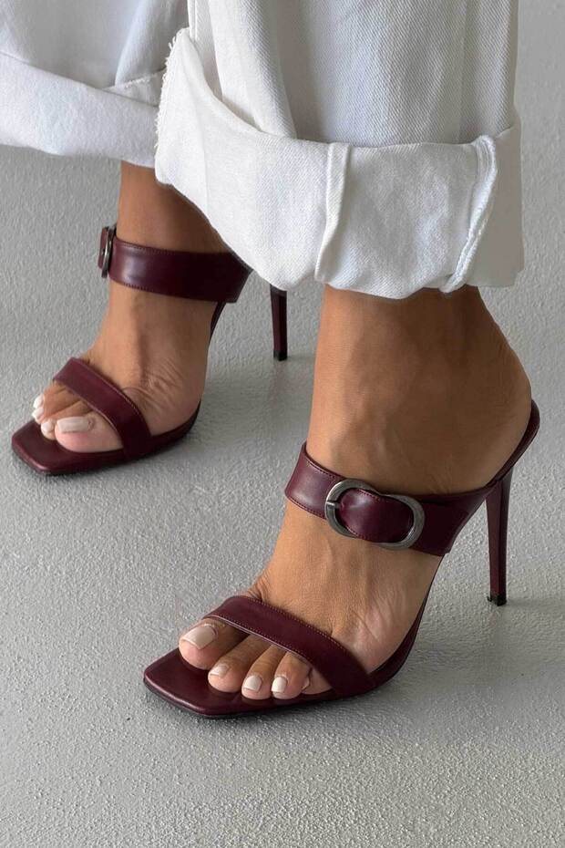 Zusa Buckle Detailed Bordo Mat