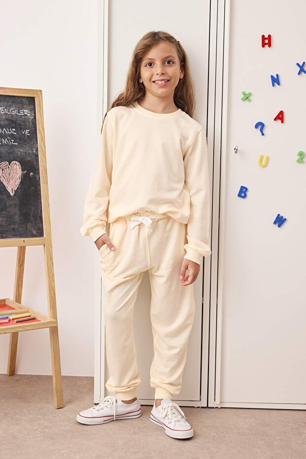 Kırmızı-Ekru Kız Çocuk Pamuklu Basic 23 Nisan İnceÖrme 4'lü Sweatshirt- Eşofman Alt-Üst Takım - 4