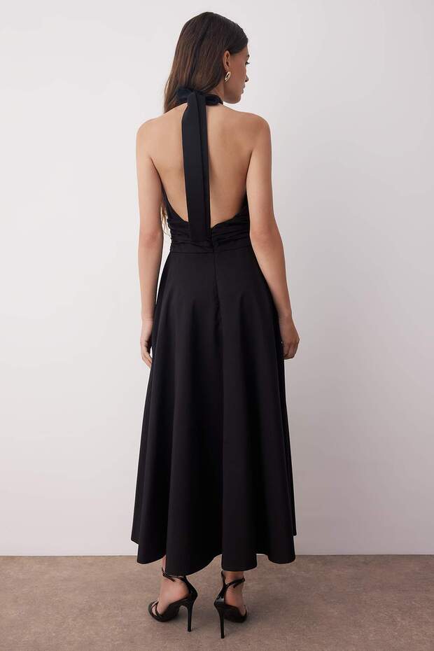 Czarna sukienka z dekoltem w szpic, wiązana pod szyją, z podszewką z popeliny TWOSS25EL00890 - 8