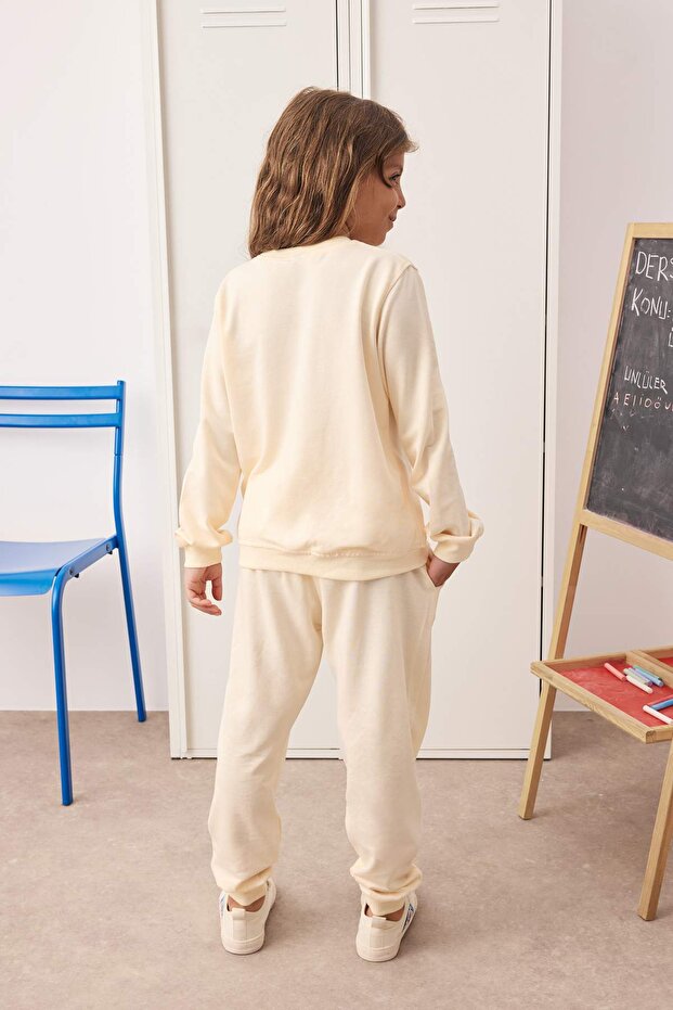 Kırmızı-Ekru Kız Çocuk Pamuklu Basic 23 Nisan İnceÖrme 4'lü Sweatshirt- Eşofman Alt-Üst Takım - 5