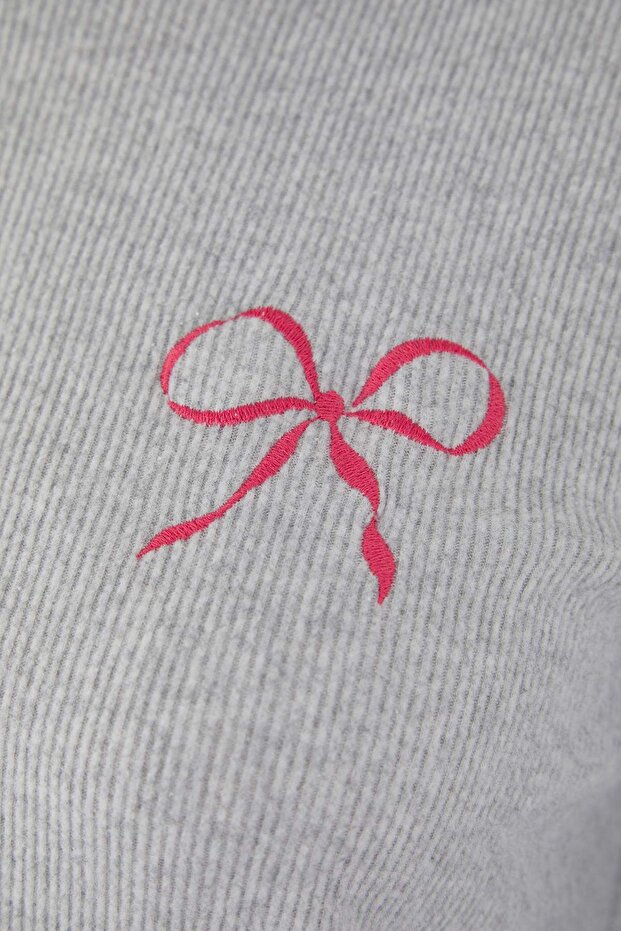 Gri Melanj Fitilli Kurdele/Fiyonk Nakışlı Örme Pijama Takımı TBBAW25AI00081 - 5