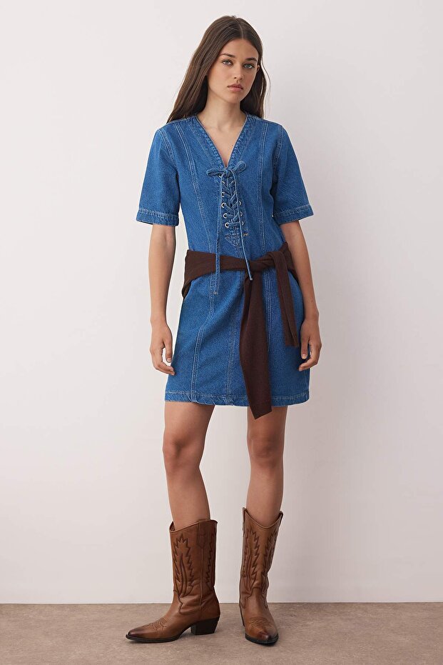 Mavi Kuşgözü Bağlama Detaylı Mini Denim Elbise TWOAW26EL00033 - 1