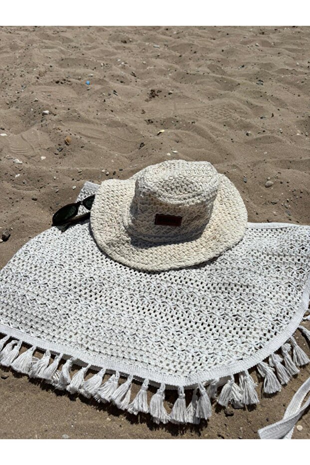 قبعة بيضاء محبوكة - 2