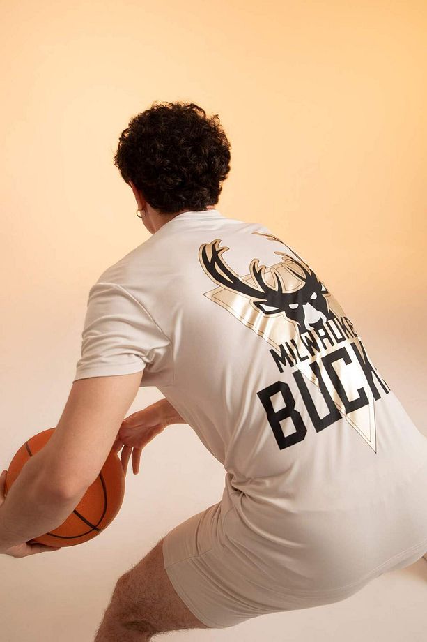 DeFactoFit NBA Milwaukee Bucks Bisiklet Yaka Ağır Kumaş Kısa Kollu Tişört X8064AZ22HS - 3