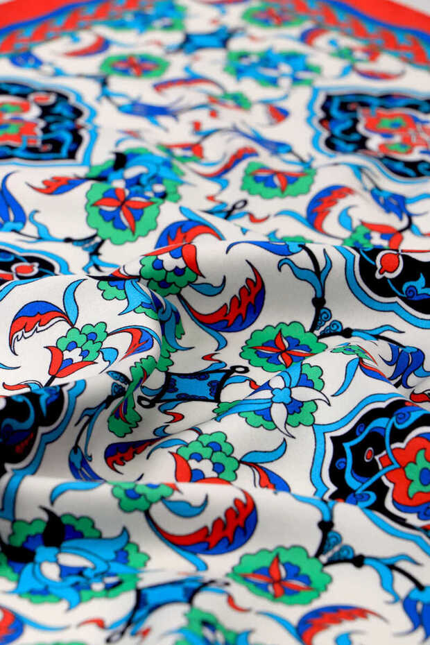 منديل حريري بنمط البلاط الأحمر - 3