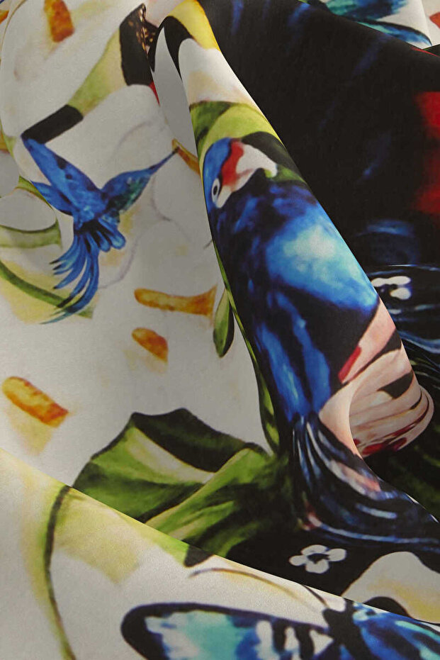 منديل حريري أبيض بنمط فريدا - 3