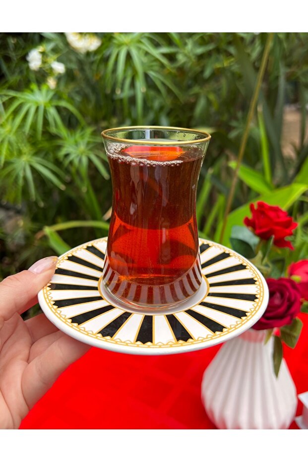 130 ml 6’lı Çay Bardağı ve Desenli Altın Yaldızlı Çay Tabağı Seti - 3