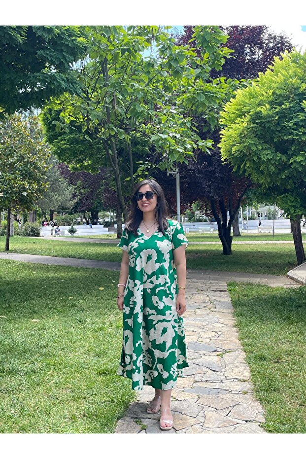 Green and White Floral Patterned V-Neck Casual Summer Dress – Asymmetric Cut 38-50 Size Compatible