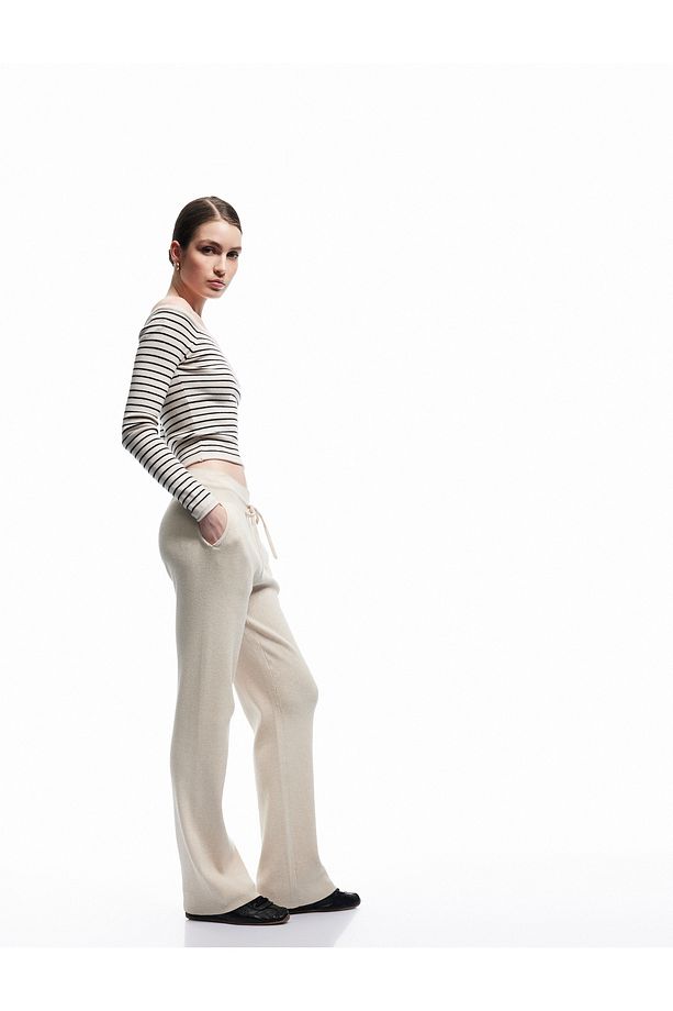 Beli Bağcıklı Cepli Yüksek Bel Düz Bol Paça Triko Pantolon - 2