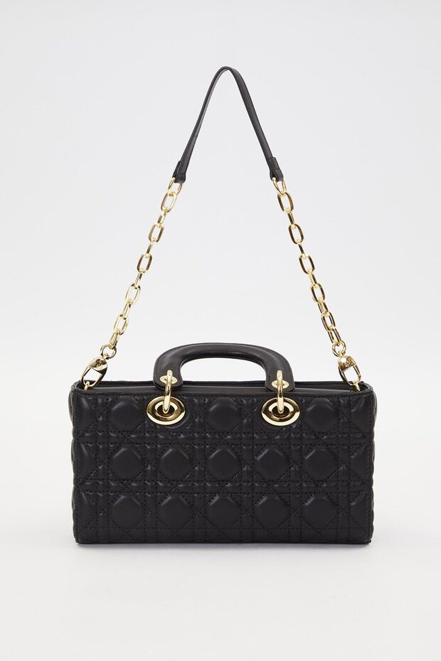 حقيبة يد موديل مستطيلة سوداء مع ملحقاتها - 7