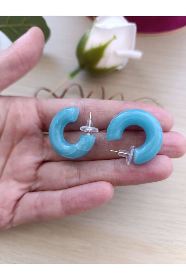 Light blue round earrings