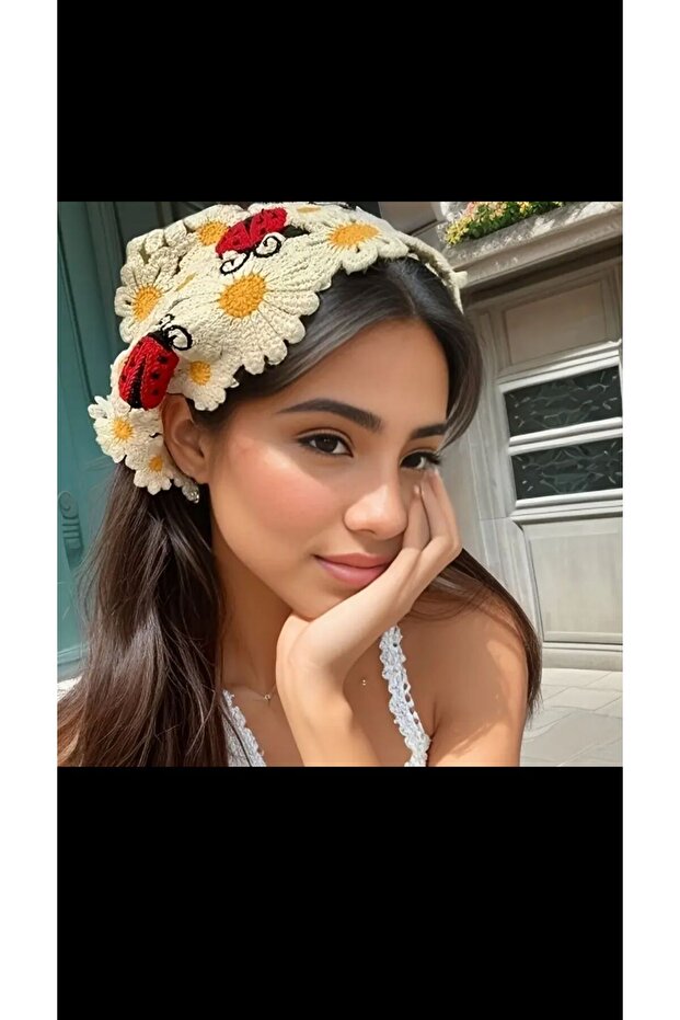 باندانا محبوكة بنمط ديزي وثعابين