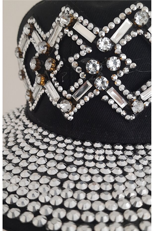 قبعة المغني - 3