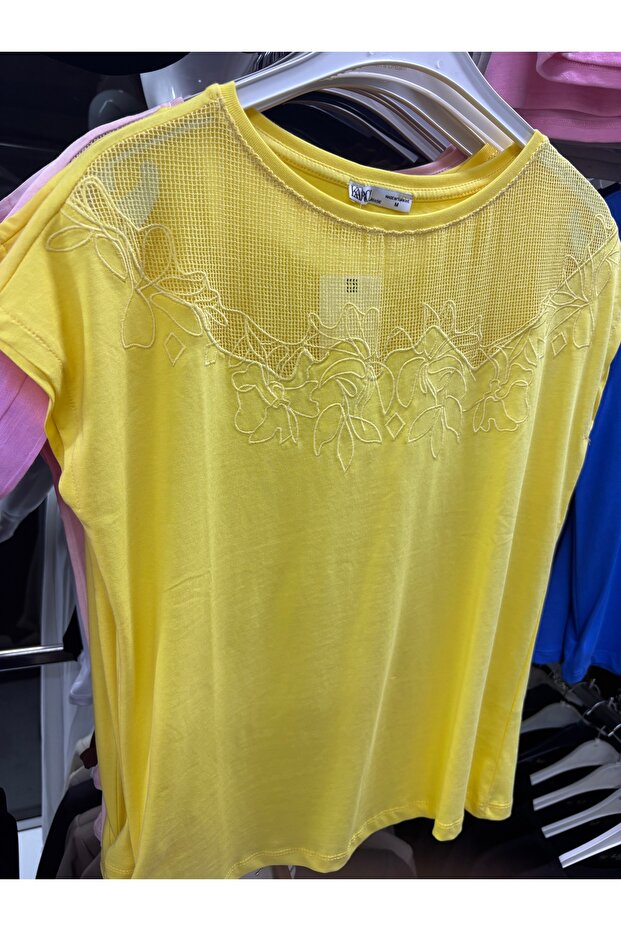 Önü Nakış detaylı Tshirt - 4