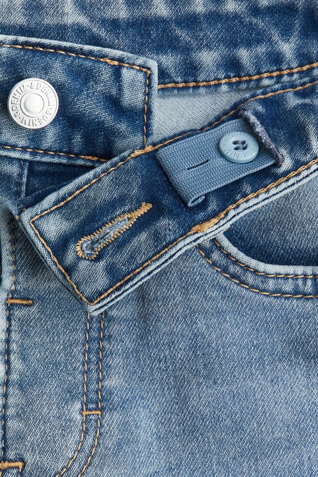 Relaxed Tapered Fit Jeans - 2