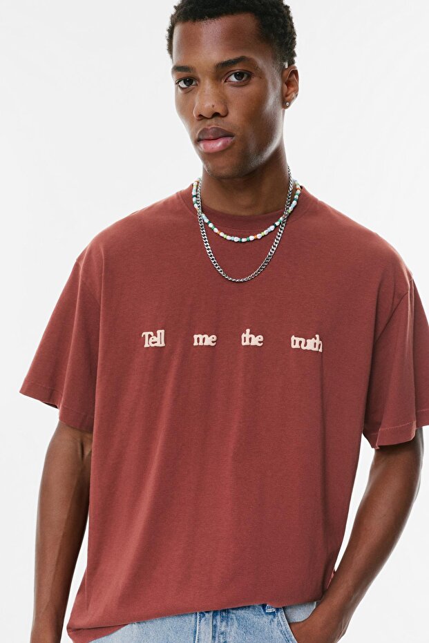 Yazılı grafik baskılı t-shirt - 5