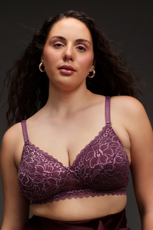 Padded Non-Wired Full Coverage Multiway Bra in Wine Colour - Lace