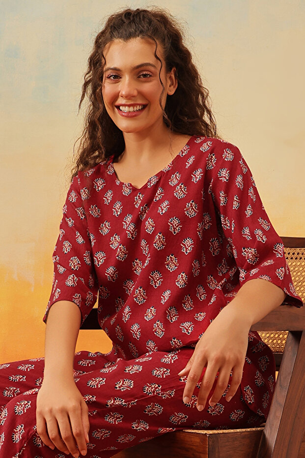Floral Print Kurta Top & Pyjama Set in Maroon - Rayon