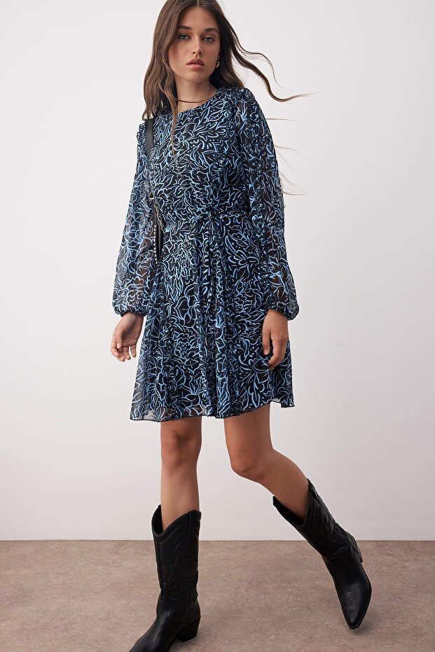 Mavi Çiçekli Fırfırlı Boho Kısa / Mini Astarlı Şifon Dokuma Elbise TWOAW26EL00080 - 2