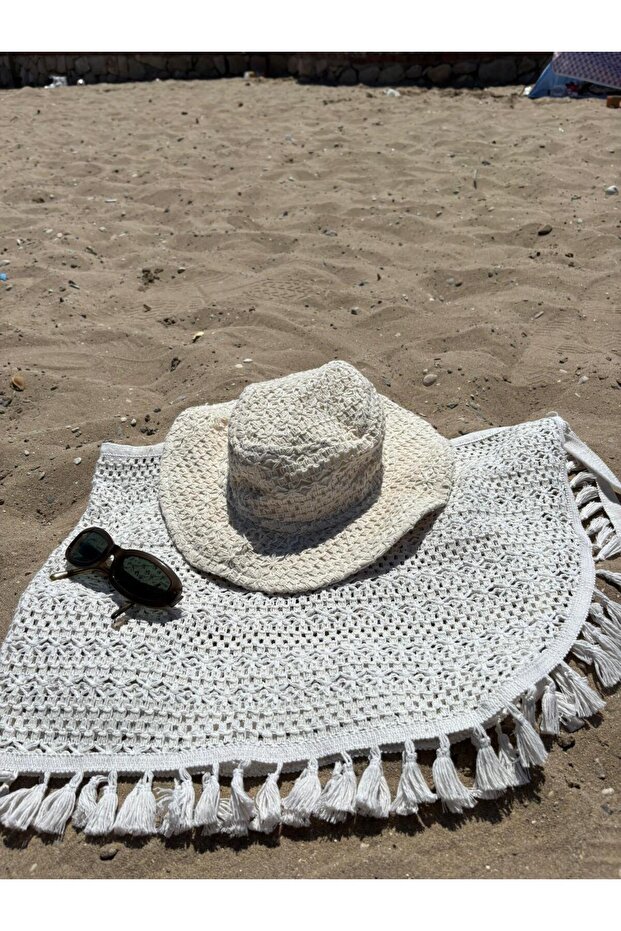 قبعة بيضاء محبوكة - 3