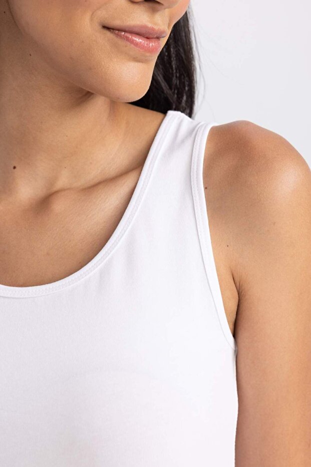 قميص داخلي ذو قصة ضيقة ورقبة دائرية - 6