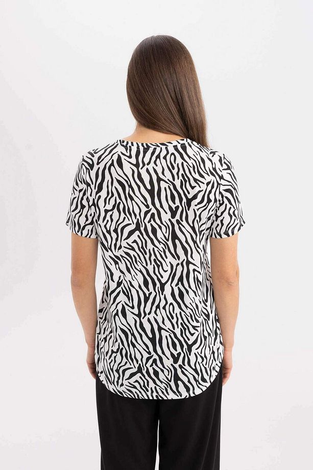 Regular Fit V Yaka Zebra Desenli Kısa Kollu Tişört Z6456AZ23SP - 5