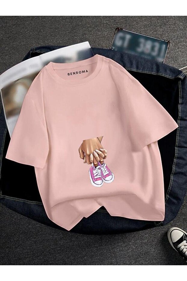 Pregnant Hand Red Shoes Printed T-Shirt