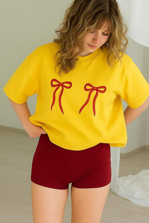 تي شيرت مطبوع عليه شريط - 1