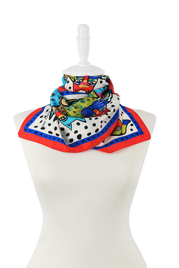 وشاح حريري منقوش باللون الأحمر والأسود - 2