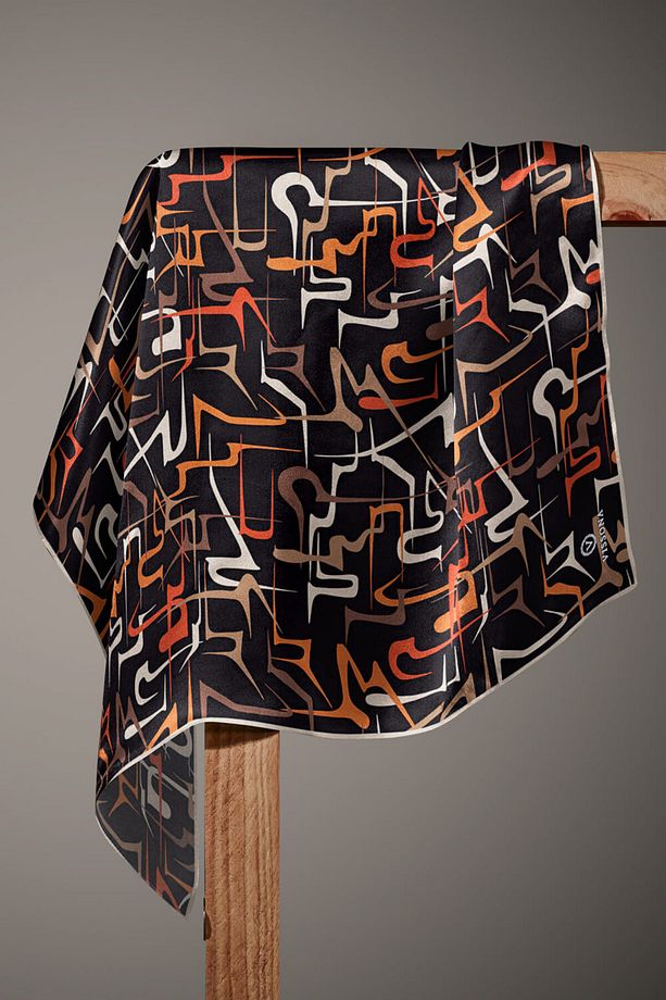 %100 Twill İpek Soyut Geometrik Desenli Taba - Sütlü Kahve Renkli 90x90 Eşarp Dikim Şekli : El Dikiş - 4