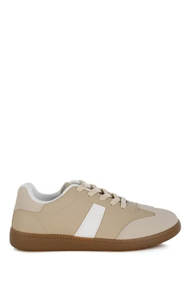 Women Classic Lace-Up Flatform Sneaker in Beige