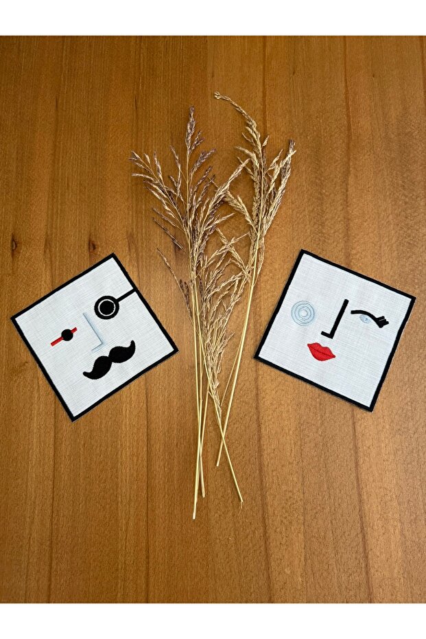 2 Pieces Female/Male Face Figure Cocktail Presentation Napkin