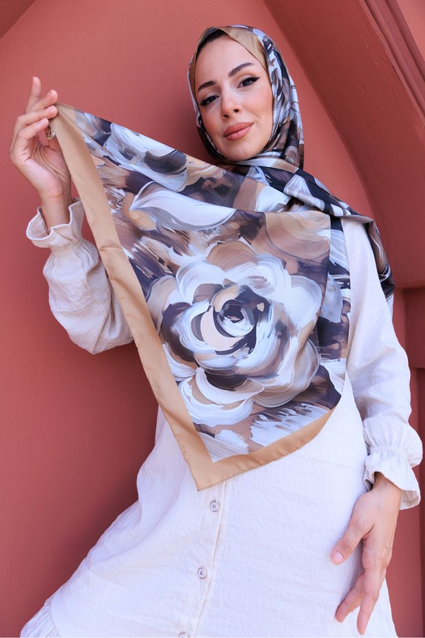 Silky Shawl with Acrylic Flower Pattern