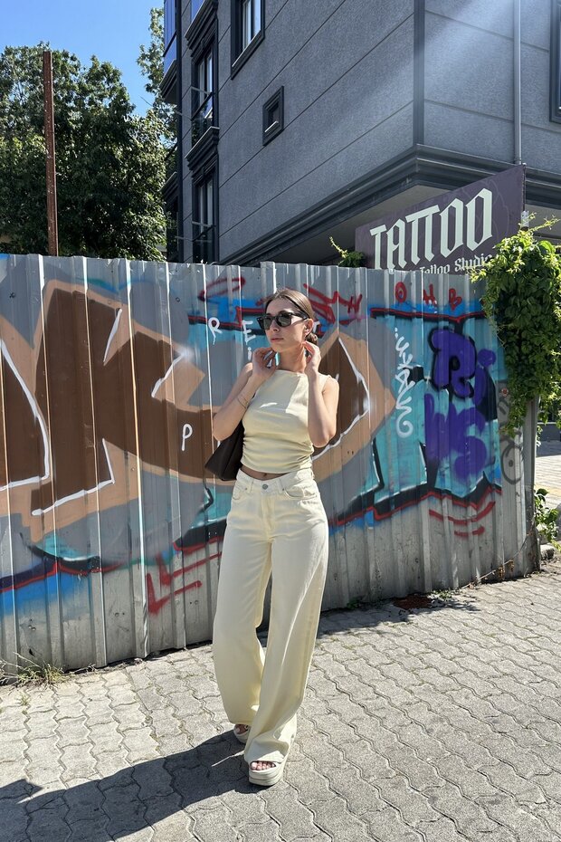 Women's Piece Dye Wide Leg Jeans