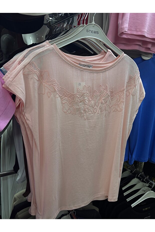 Önü Nakış detaylı Tshirt - 3