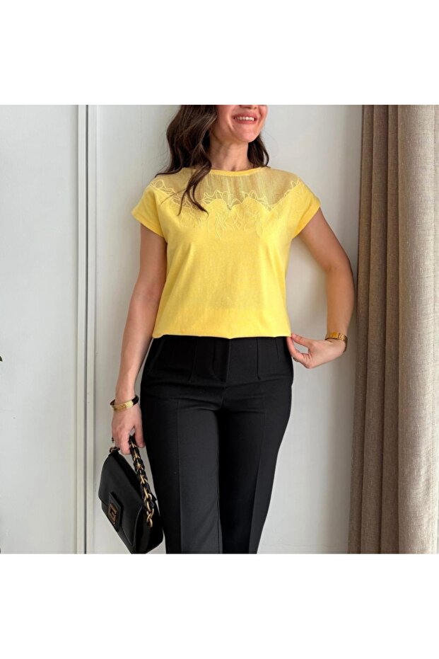 Önü Nakış detaylı Tshirt - 2