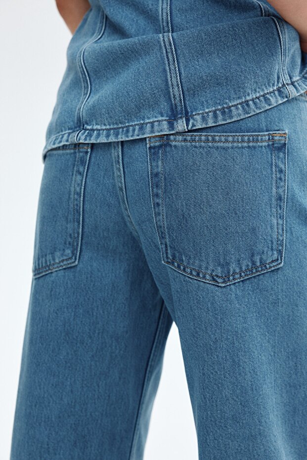 Feather Soft Wide Regular Jeans - 7