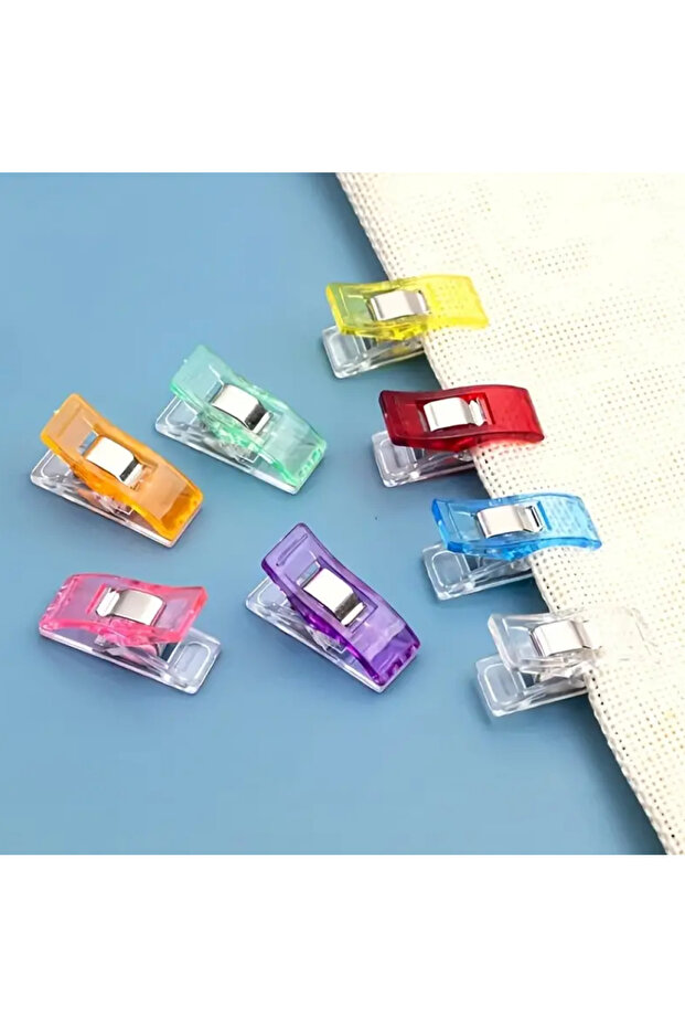 small plastic clip - 1