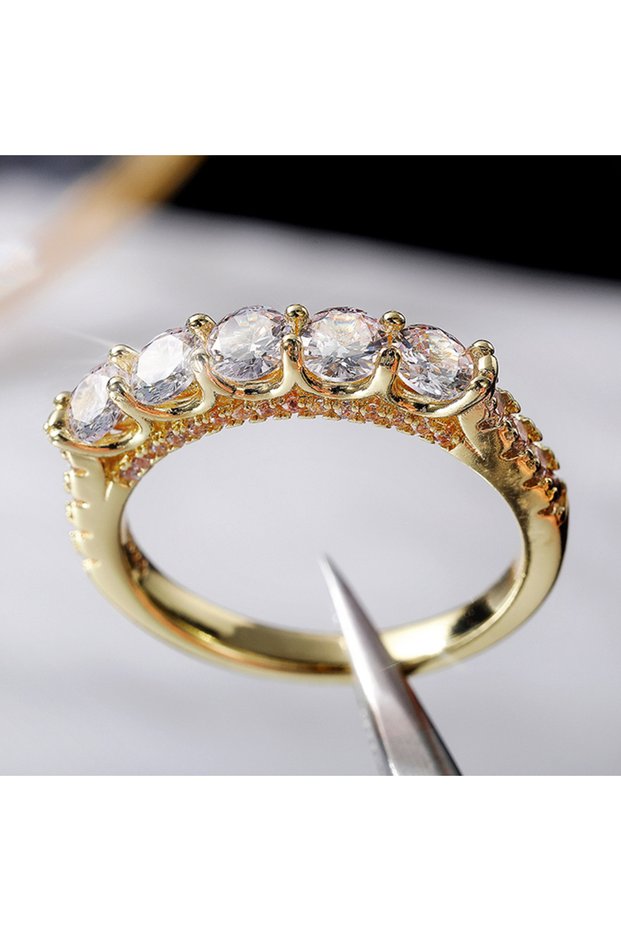 9 F782 Huitan Luxury Rings Women Wedding Party Accessories Inlaid Dazzling Crystal CZ Stone Simple S