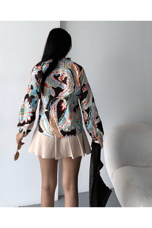 قميص مكشكش بتفاصيل زر نصف مطبوع - 5