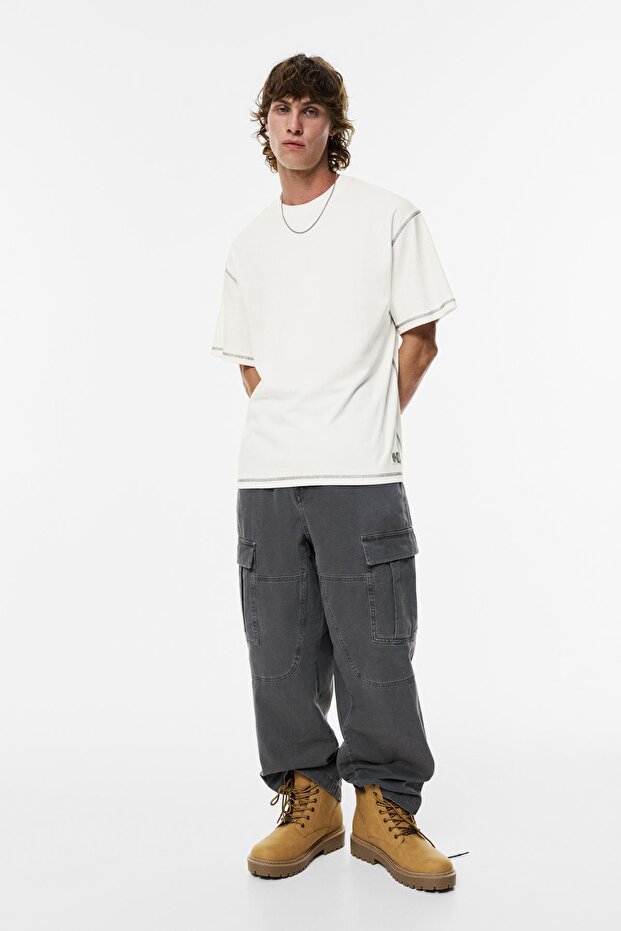 Kontrast dikişli t-shirt - 1