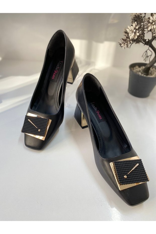Women's Shoes with Short Heels