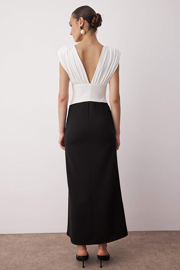 Siyah-Beyaz Renk Bloklu Maxi Boy Elbise TPRSS25EL00315 - 4
