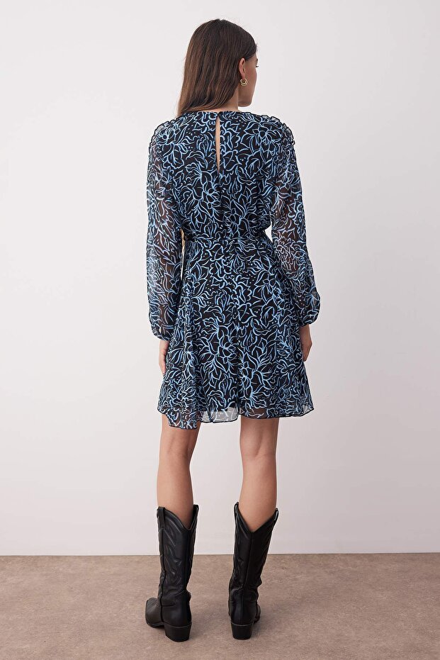 Mavi Çiçekli Fırfırlı Boho Kısa / Mini Astarlı Şifon Dokuma Elbise TWOAW26EL00080 - 4