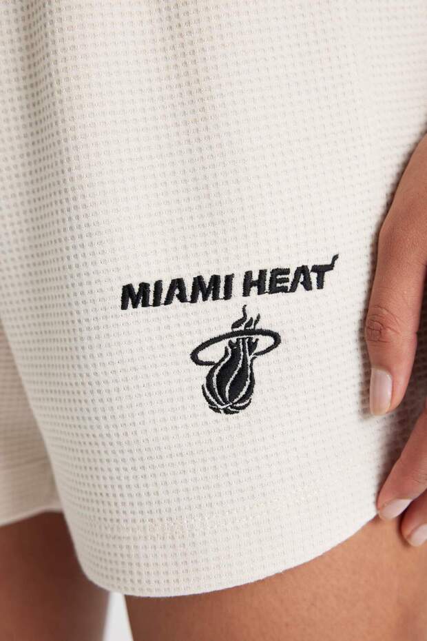 DeFactoFit NBA Miami Heat Kısa Paça Waffle Şort C0003AX24SM - 5