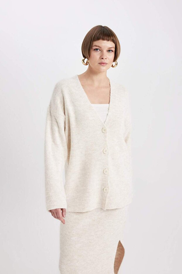 Oversize Wide Fit V-Neck Buttoned Knitwear Cardigan B3782Ax23Wn