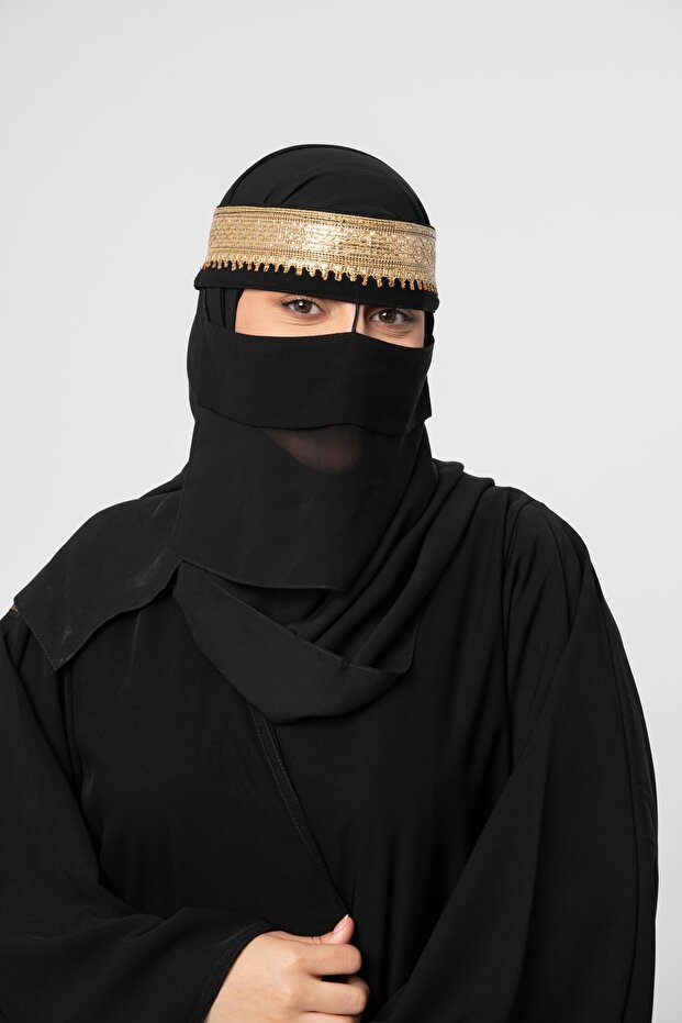 برقع بكلفة ذهبية