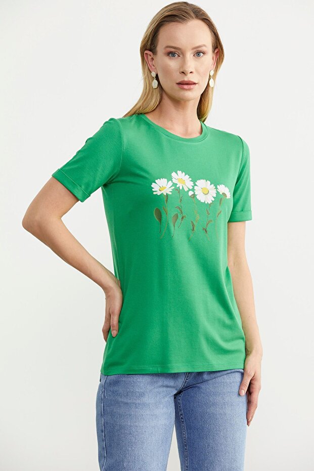 تي شيرت أخضر أساسي بطبعة ديزي - 4