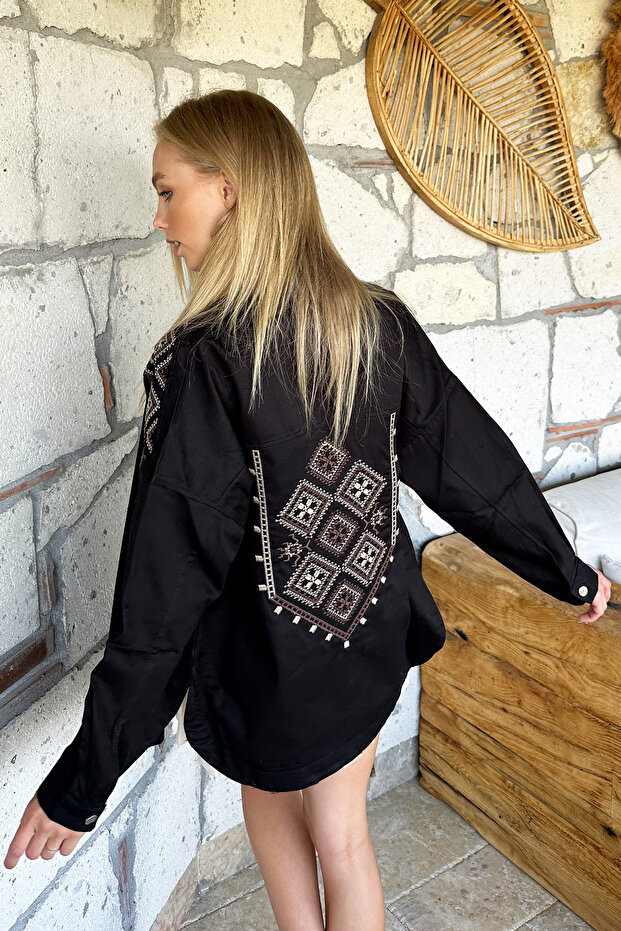 Women's Black Double Pocket Shoulder and Back Embroidered Snap Closure Oversize Gabardine Jacket Prmxx11002