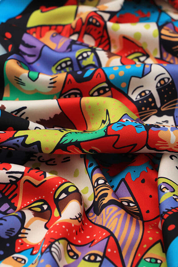 وشاح حريري منقوش باللون الأسود والأحمر - 3